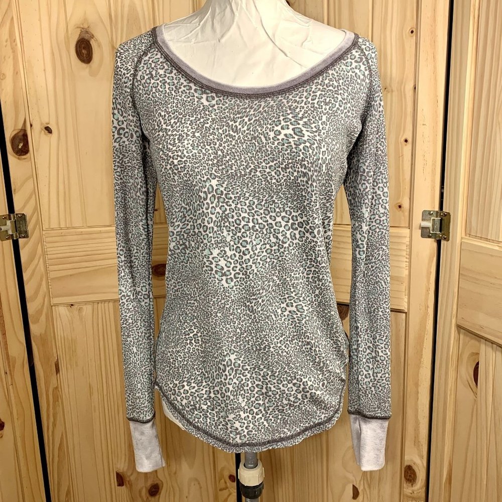 Women's Long Sleeve Cruel Girl T-Shirt in Burnout Gray Leopard Style Size Medium